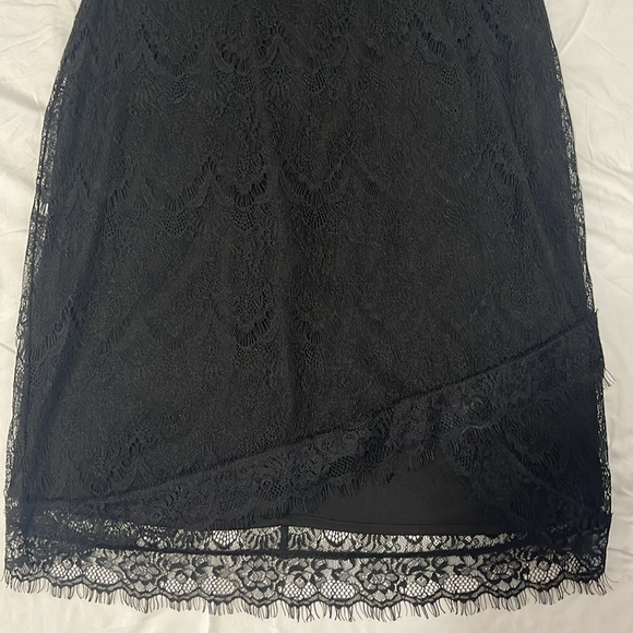 Must have little black dress ! - Picture 3 of 6